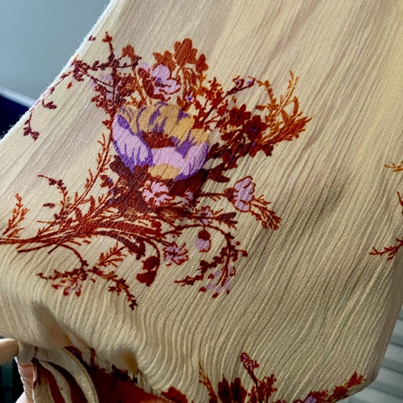 Floral top - Picture 2 of 2